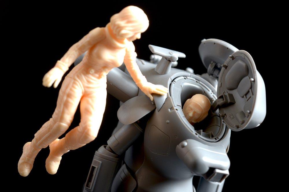 Brick Works Mercenary Female Space Pilot B Resin Cast Assembly Kit 1/20 "Floating" (Low Gravity/Aerobic Environment)