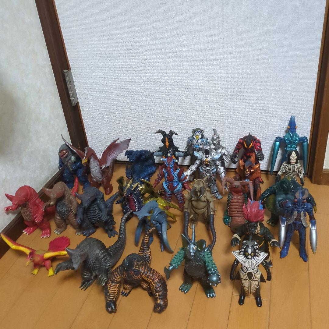 

[USED] Ultraman Series Monster Figures Set of 24