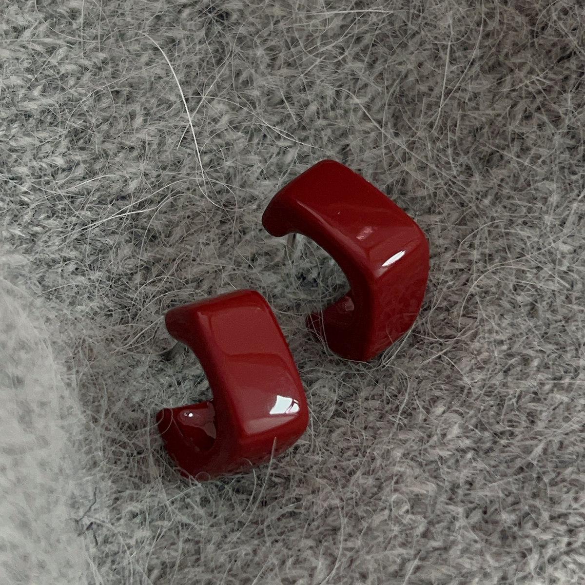 

18K Gold-plated Wine Red Drop Glazed C-shaped Earrings, Stainless Steel Thick Square Thick Earrings, Women s Minimalist Jewelry красный