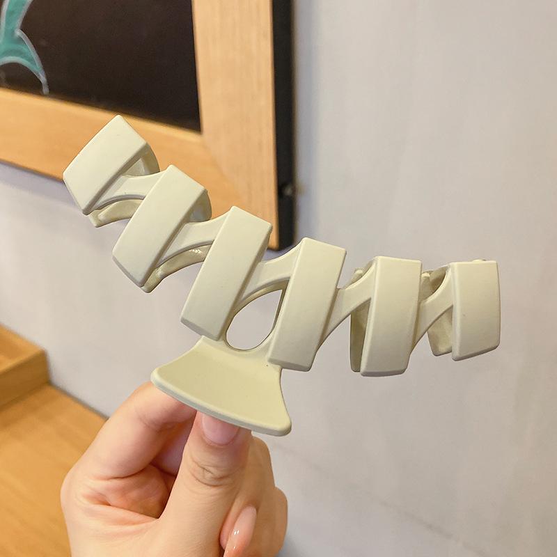 Elegant Large Hair Claw Clip for Thick Hair - High-End Korean Updo Shark Clip
