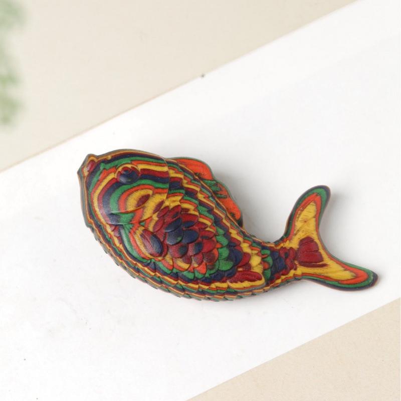 **Cute Koi Fish Carving (Yai Bai Boxwood) - Childlike Handheld Sculpture for Wealth and Fortune**