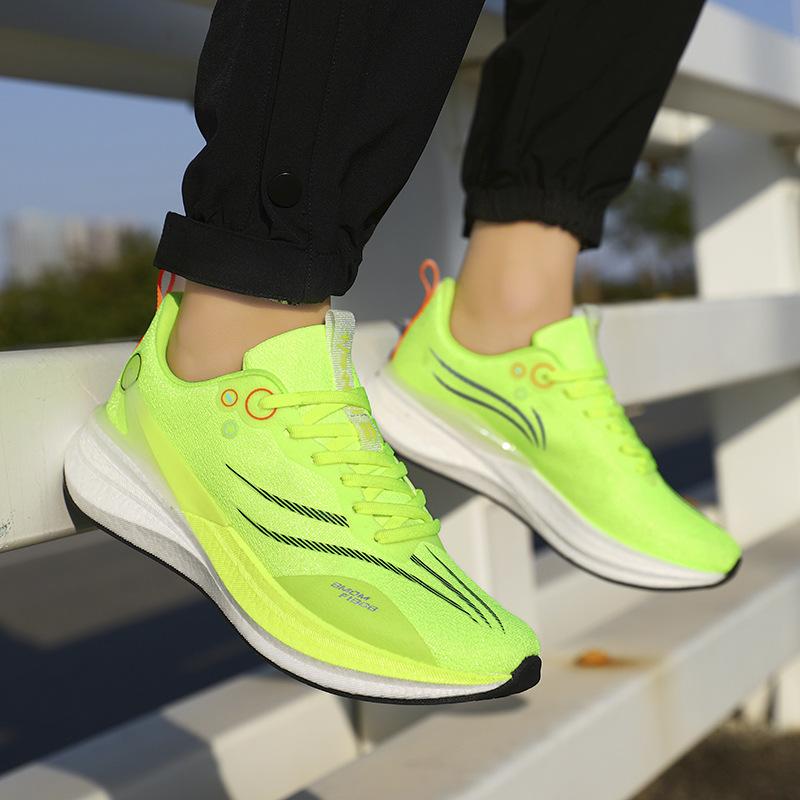 New sports shoes carbon plate breathable, light and non-slip, adolescent students running casual shoes friction sound men