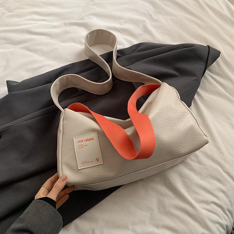 

Контрастный цвет Кантри Сумка подмышку Женская 2025 Новая Модная Модная Сумка-тоут Студенческая Класс Большая Вместимость Сумка-мессенджер белый