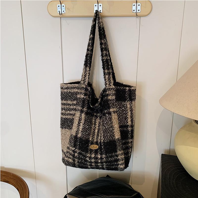 Striped Plush Bag for Women In Winter New Trendy Fashion College Style Tote Bag Casual Large Capacity Woolen Bag