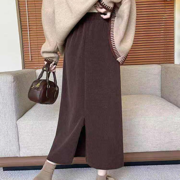 High-Waist Black Corduroy Midi Skirt: Thickened for Autumn/Winter with Slimming Slit