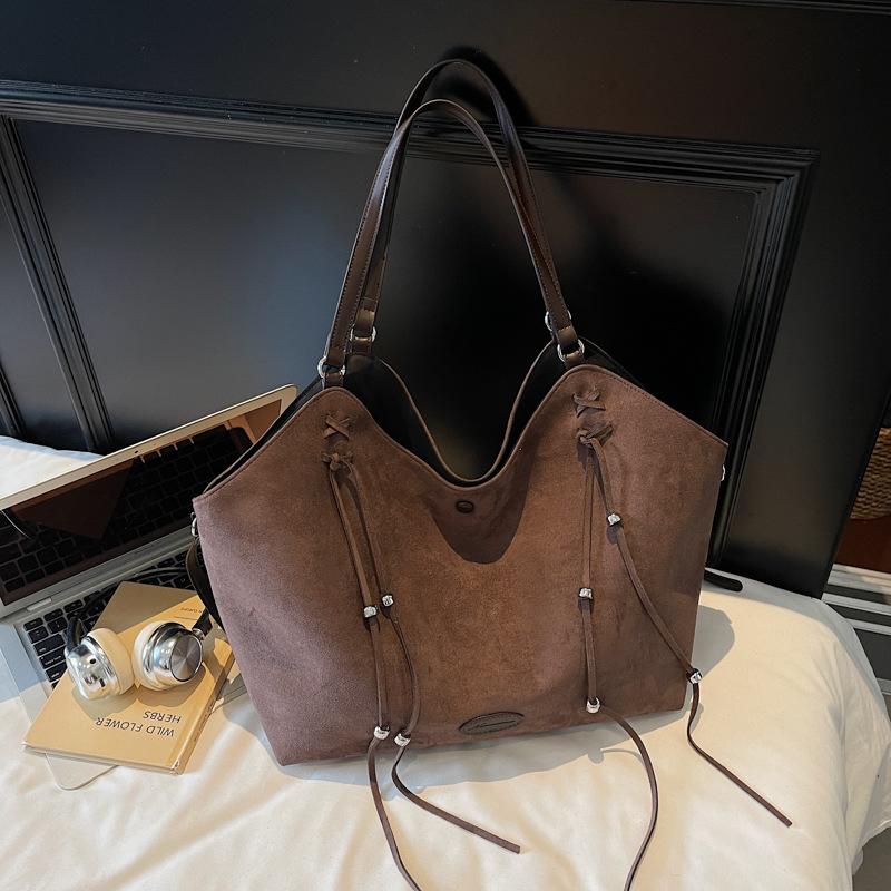 

Вместительная сумка для поездок на работу, женская, новая осенняя, высококлассная, с ретро-темпераментом, повседневная на плечо темно-коричневого