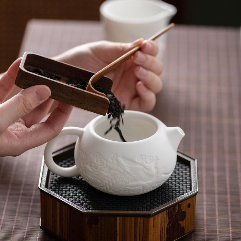 Klassiek Guochao reliëf Dehua suet jade wit porselein geavanceerde Xishi kung fu set theeset huishoudelijke souvenirset
