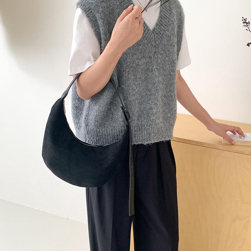 Autumn and Winter Women's Korean Versatile Suede Handheld Dumpling Bun for Commuting Style Suede Underarm Crescent Bun
