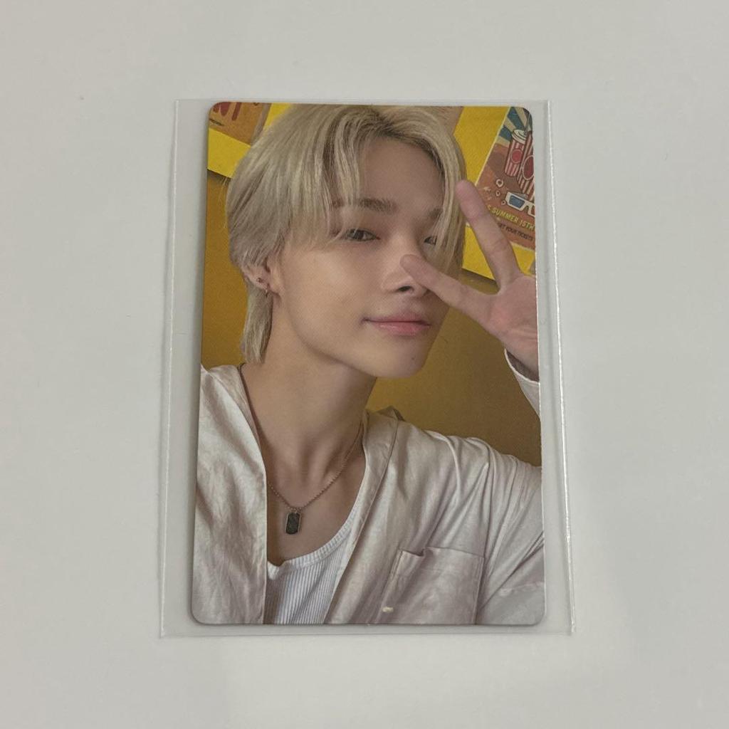 [USED] Niki Trading Cards