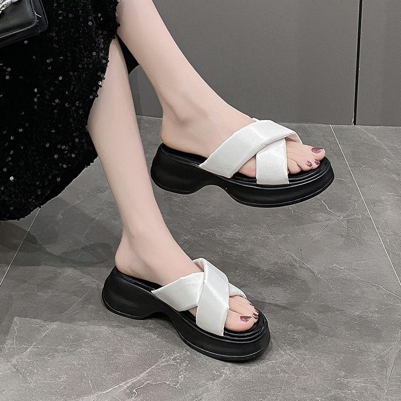 Solid Color Beach Shoes 2025 Summer New Thick-soled Small Man Shows Height, Black Outer Wear Korean Version of Simple and Versatile Slippers