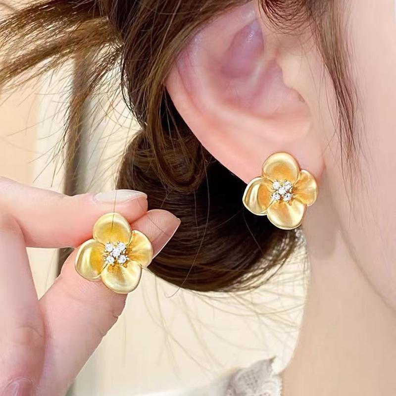 Gold Ring Earrings Women's Ear Buckles Light Luxury High-end Earrings Autumn and Winter Ring Earrings
