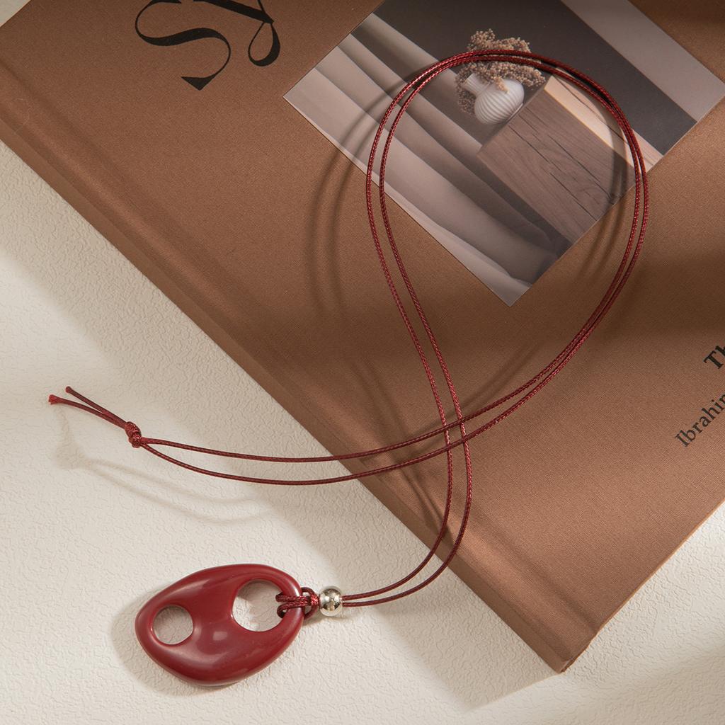 Retro Ethnic Style Ring Resin Hollow Pendant Necklace, Simple Irregular High-End Long Sweater Chain