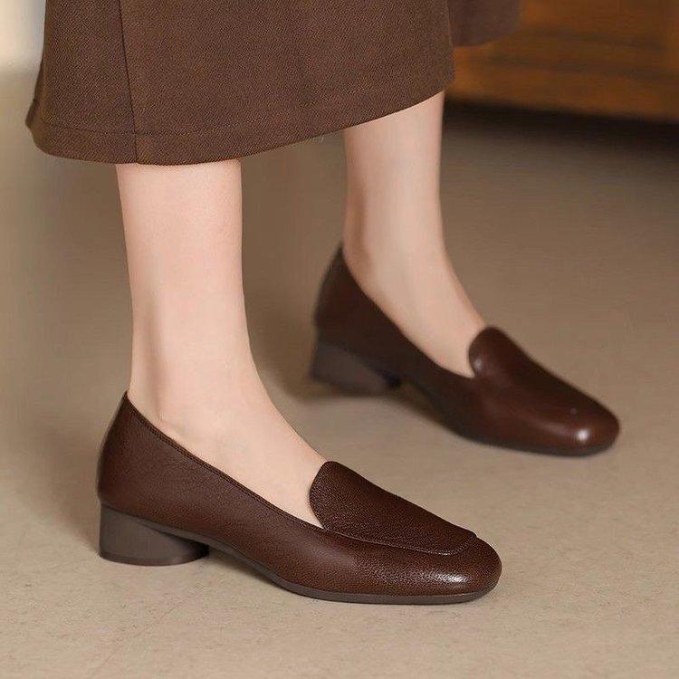 

French retro soft leather loafers women s thick heels and small leather shoes 2025 spring new low-heeled shallow-mouth single shoes 40