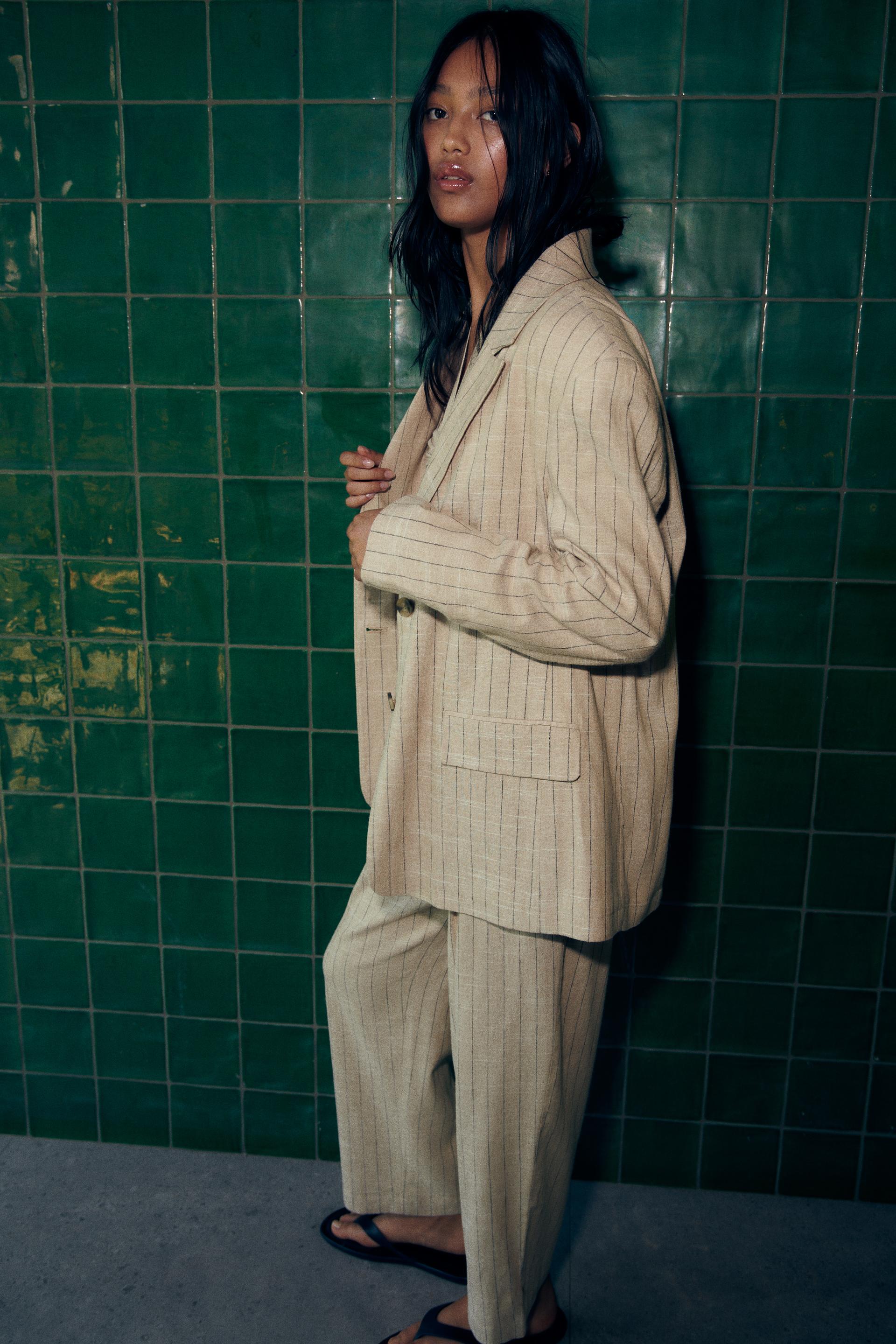 

БРЮКИ В ПОЛОСКУ С ВЫТОНАМИ