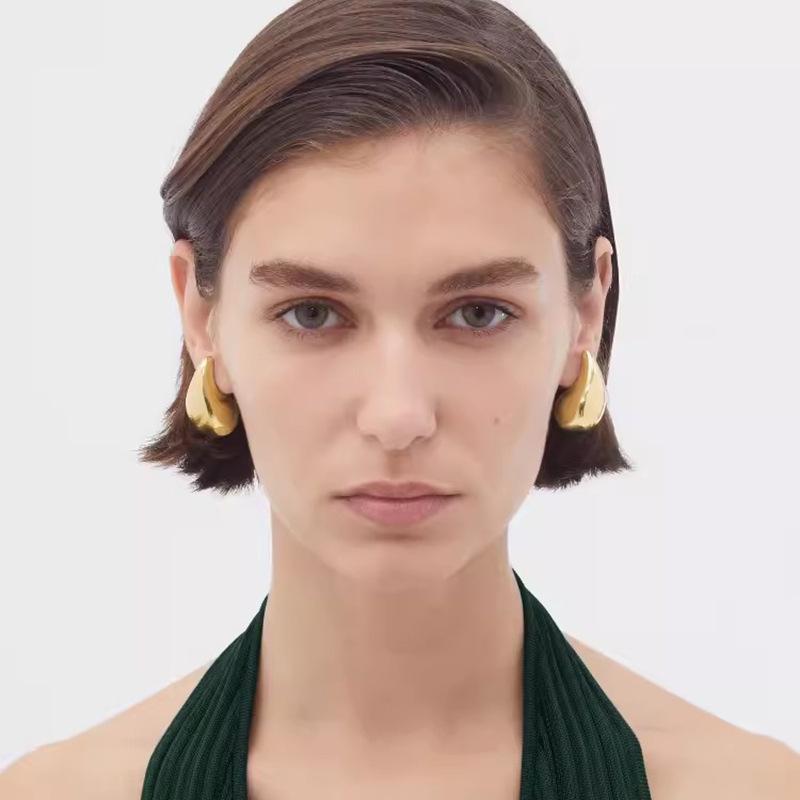 Trending 3D Water Drop Metal Earrings: Chic, Unique Design with a High-End, Sophisticated Style