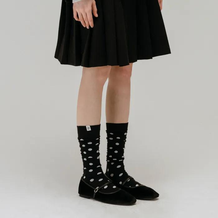 NYW DOT LONG SOCKS_BLACK