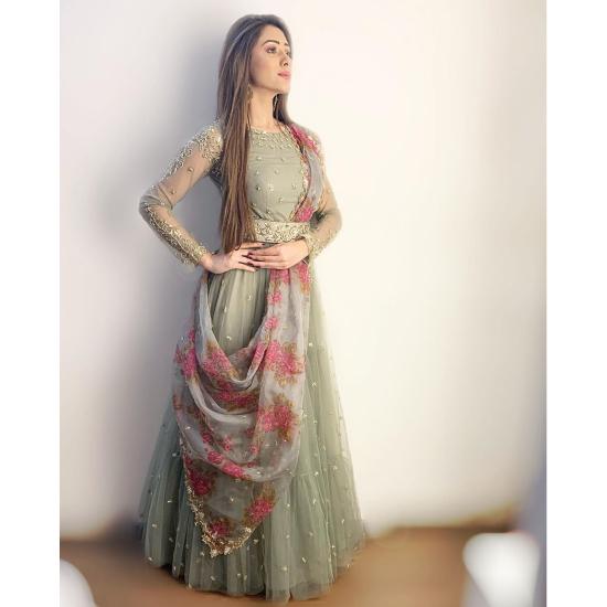 

Фирменное и разработанное платье высшего качества для женщин, чтобы выглядеть привлекательно в повседневные дни.