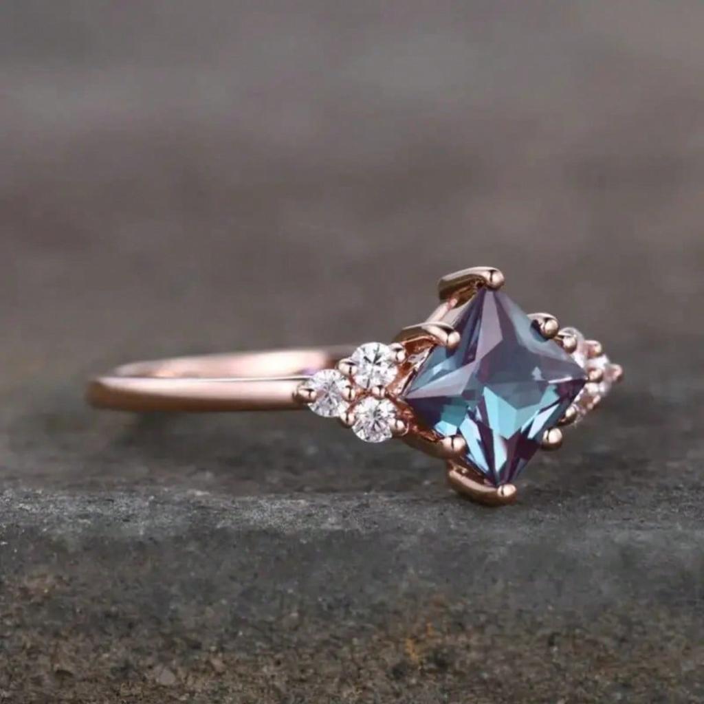 1pc Women's Exquisite Promise Ring, Luxurious Synthetic Zircon Decoration, Suitable for Daily Wear and Holiday Gift Giving