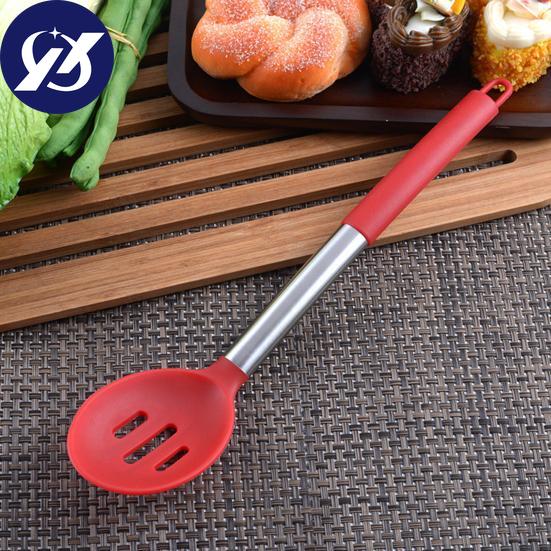 Varmebestandig komfortabelt håndtak med hengende hull Silikon BPA-fri kokeskje Hjemmeutstyr