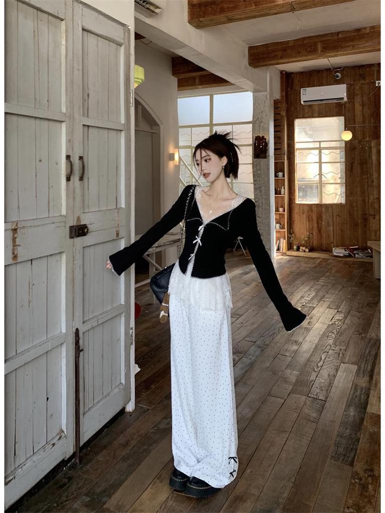 Ensemble 3 pièces pour femmes: Camisole Tricotée avec Dentelle Découpée et Nœud, Haut à Manches Longues et Pantalon Large Taille Haute à Pois