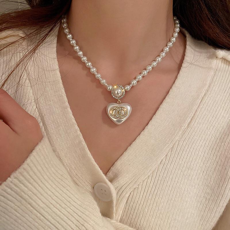 French Light Luxury Diamond-encrusted Artificial Pearl Necklace Retro Court Style Collarbone Chain Niche High-end Jewelry Women