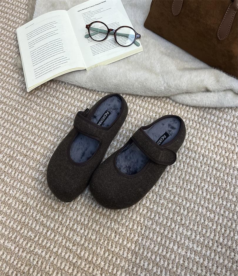 Women's flat shoes outside 2025 autumn and winter new ugly cute Velcro soft sole shallow mouth bag head Mary Jane shoes lazy shoes
