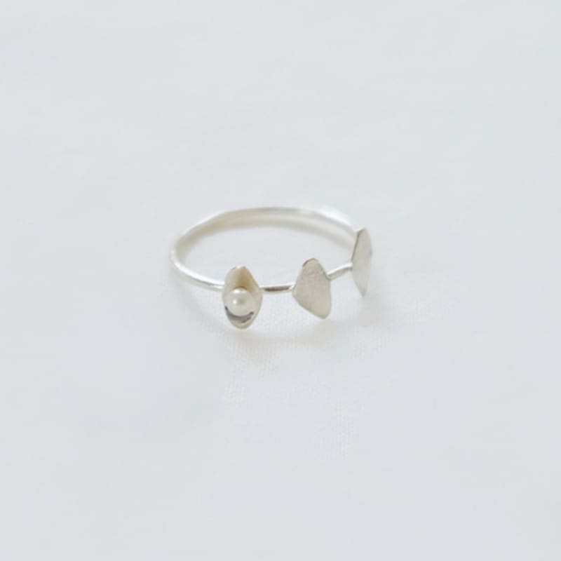 Pinaf Pearl Leafs Ring