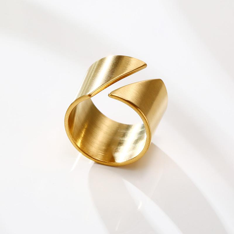 Bague large moderne en acier inoxydable enveloppante pour femmes Bague de doigt géométrique statement Bague de fête superposée Chic