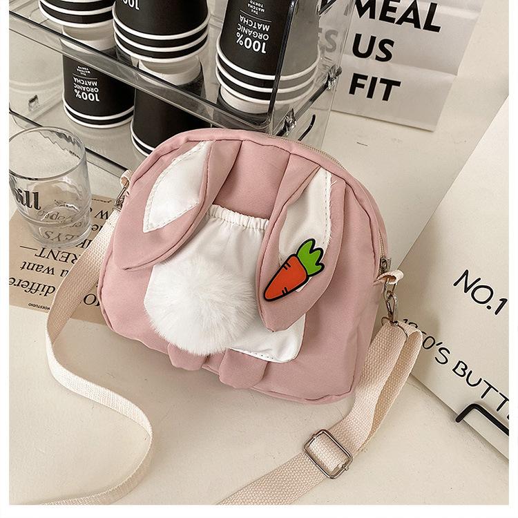 

2024 осень и зима новая модная и милая персонализированная сумка с кроликом, простая контрастная цветная маленькая свежая сумка через плечо для девочек