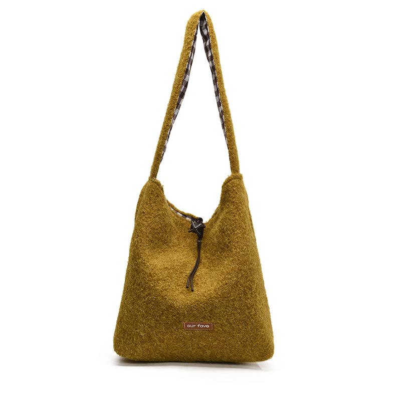 Winter Fashion Plush Bag Women's New Fashion College Style Shoulder Bag Casual Large Capacity Plush Tote Bag