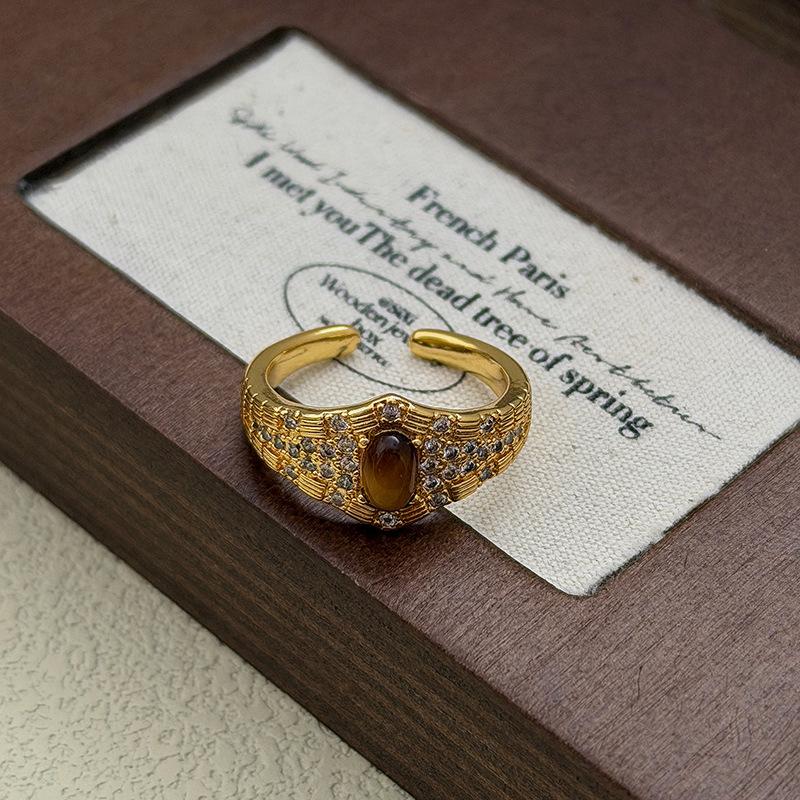 Hochwertiger leichter Luxus Retro Hof Nischen Design Leichter Luxus Imitation Tigerauge Stein Offener Ring Geometrischer Stapelring Frau
