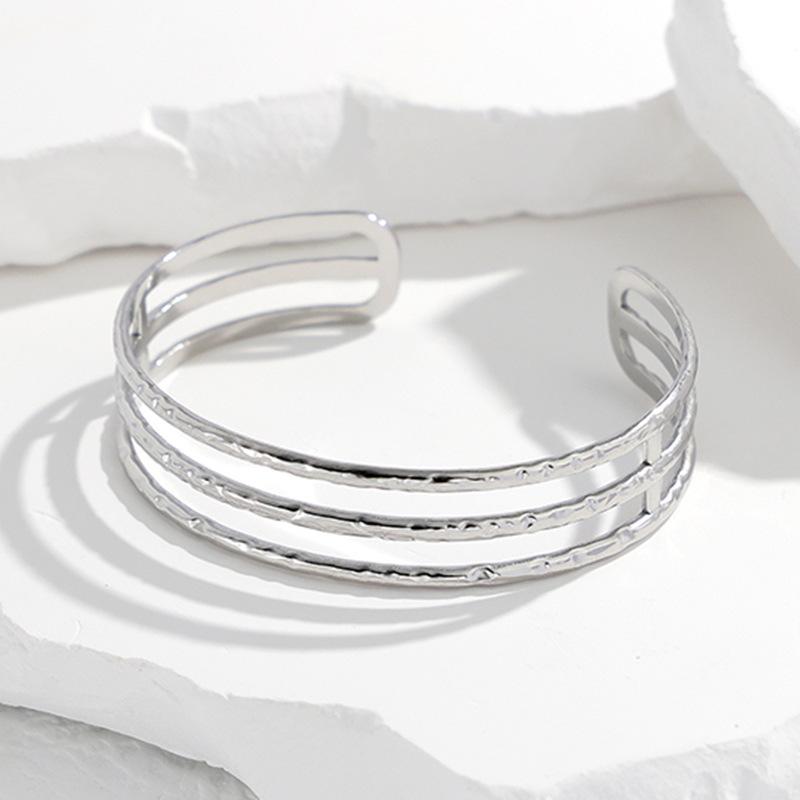Elegant Ornate Hollow Decorative Bracelets Suitable For Women To Wear And Wear Fashionable Zircon For Summer Travel