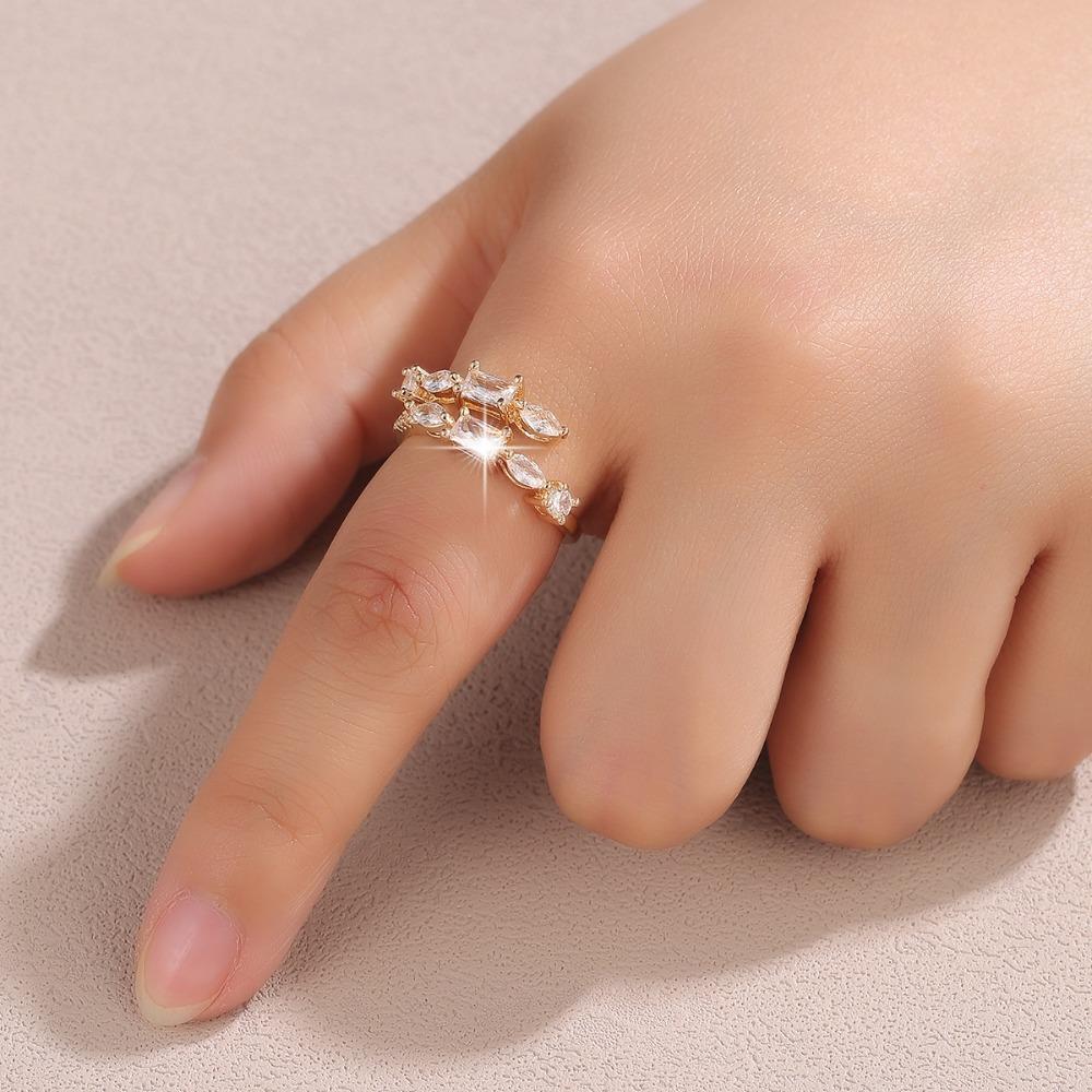 European and American Fashion Women's New Novice Jewelry with Niche Leaf Design Ring Opening Creative Temperament Jewelry