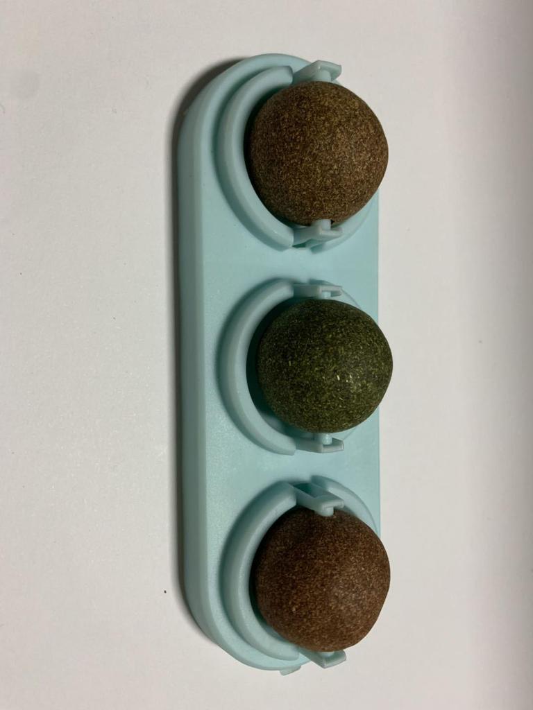 Catnip Merry-Go-Round: Self-Play Teething Toy with Matatabi Fruit for Cats