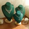 New High Quality Model Bust Show Exhibitor Velvet Jewelry Display Necklace Pendants Mannequin Jewelry Stand Organizer