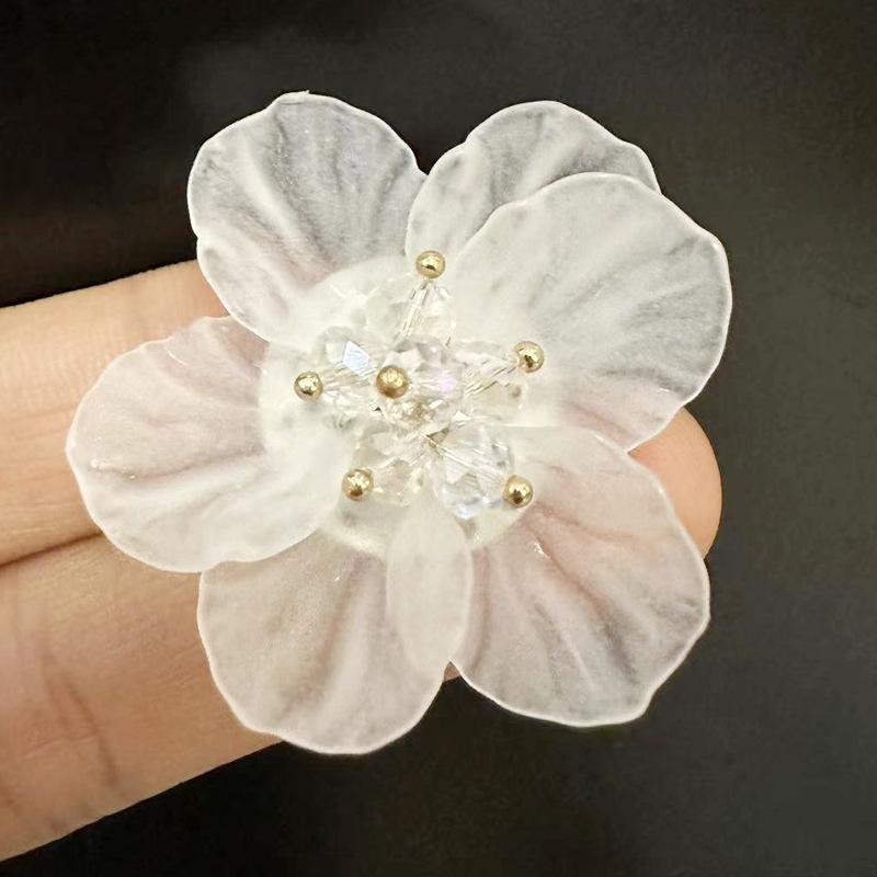 Temperament Exaggerated Flower Crystal Petal Stud Earrings Superfairy White Simple Personalized Earrings Ear Jewelry