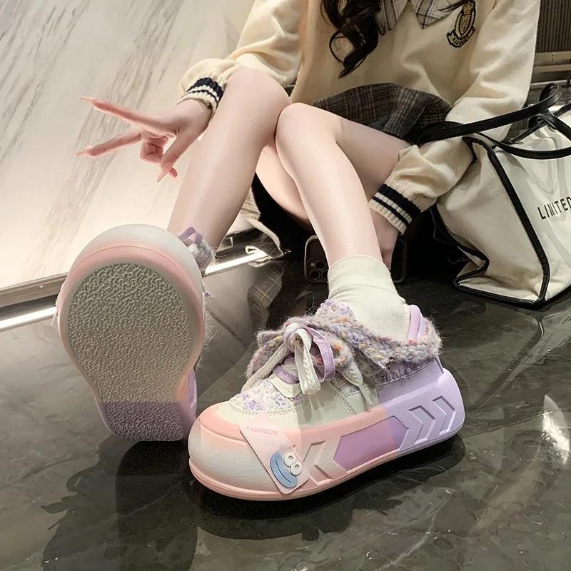 Modne 5CM Kawaii Letnie Casualowe Oddychające Sneakersy na Wiosnę Damskie Podwyższona Gruba Podeszwa Buty Skateboardowe Trend Mody Buty Chlebowe