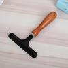 Rastrello per Tappeti Riutilizzabile Rastrello Portatile Con Manico in Legno Rimuovi Peli di Cane Per Pulire Divano Mobili Tappeto Interno Auto Auto