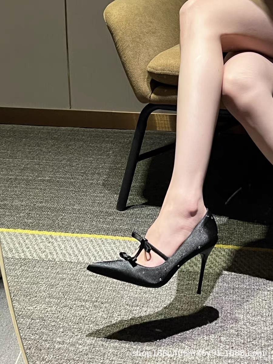 

Sexy and beautiful high heels women s 2025 spring new black bow temperament socialite thin heel pointed sandals rhinestones 40