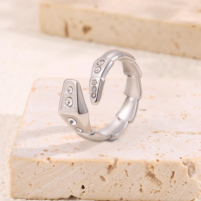 Ring - Elegant Female Style White Mother-of-pearl Snake-shaped Open-ended Ring - 18K Gold Electroplated with Diamonds - Snake Bone Ring серебряный