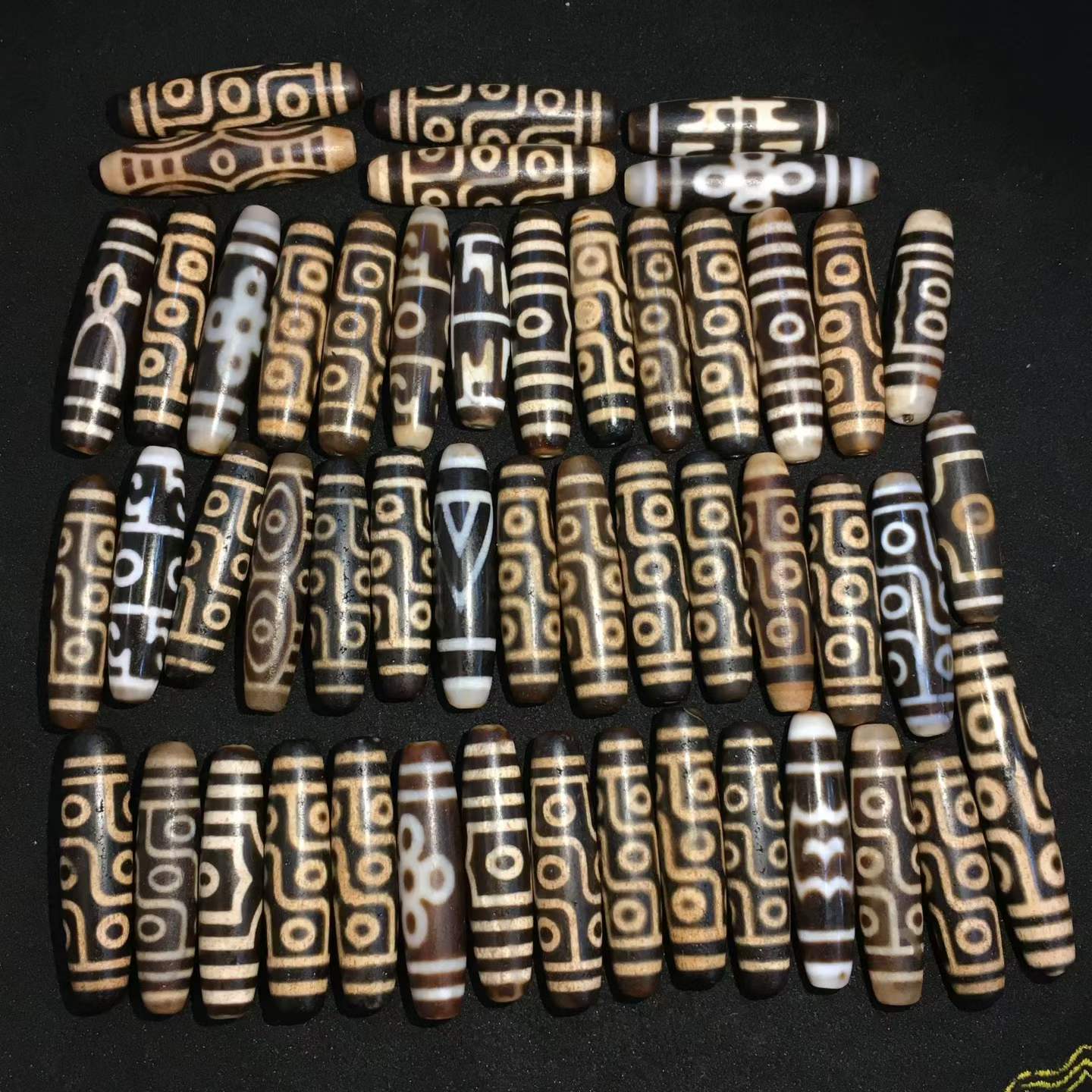 Tibetan nine-eye high-oil weathered pulp agate