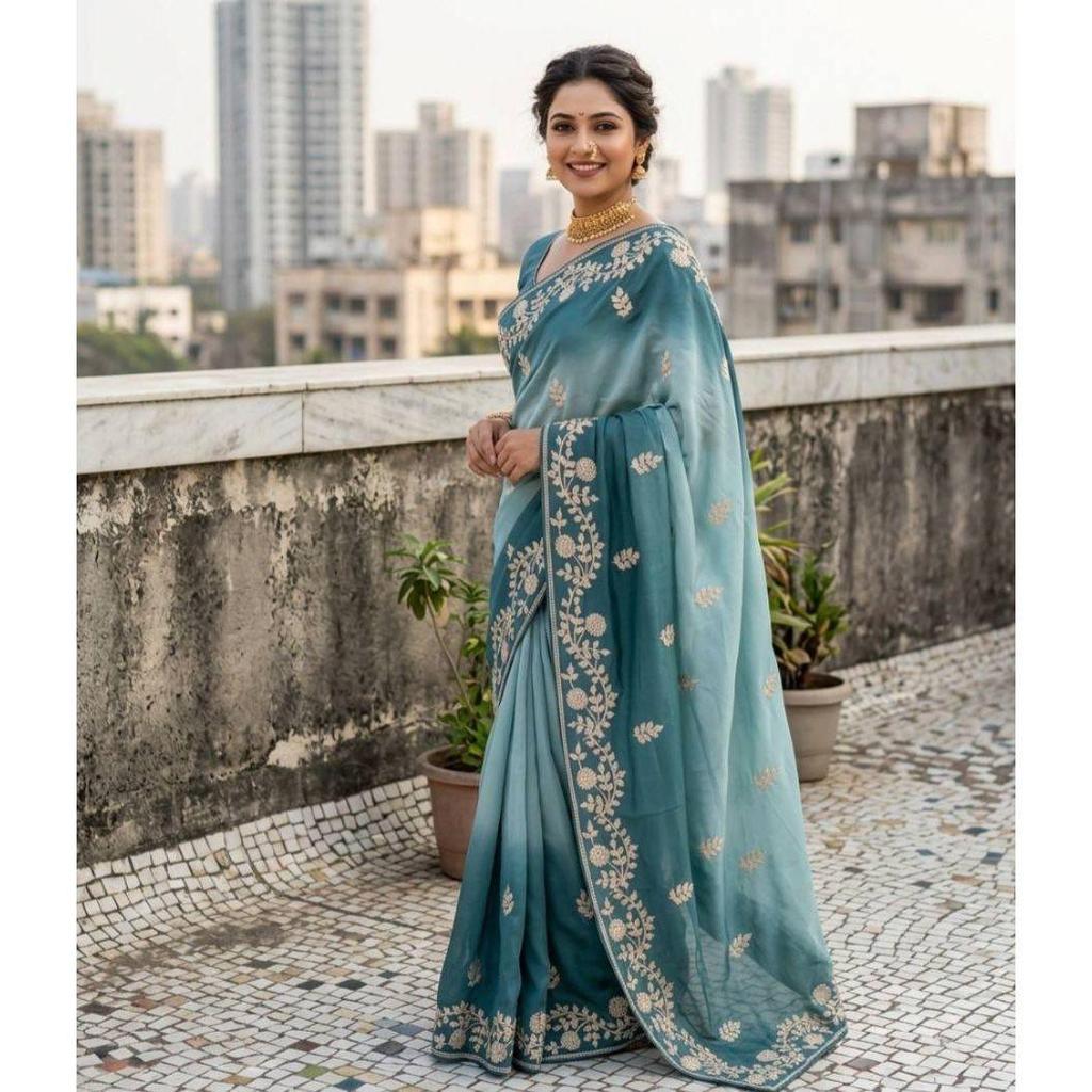 Căptușeală premium Mătase Chinon cu fir de aur și paiete pallu saree