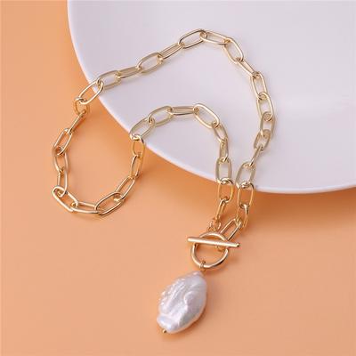 European and American Necklaces, Natural Shell Pearl Pendants, Medium and Long Sweaters, and New Necklaces Are Popular.