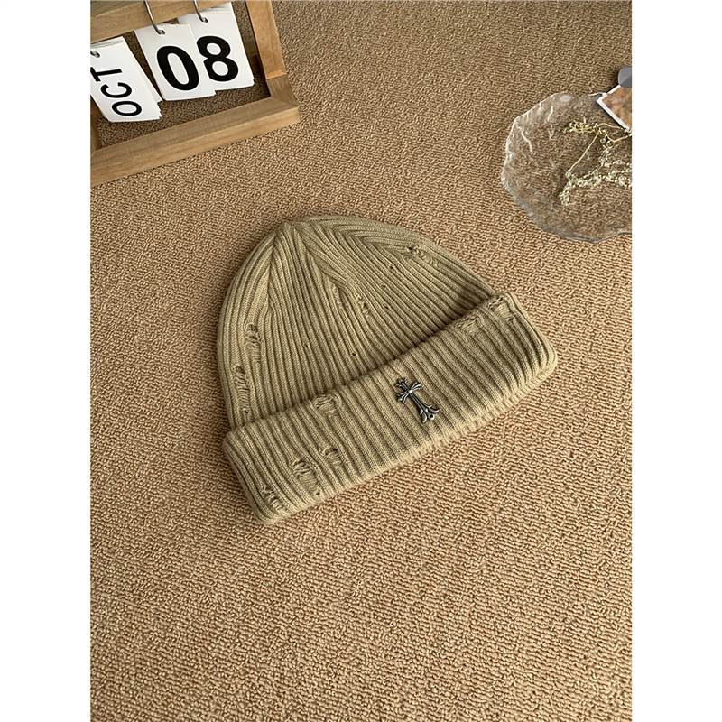 Fall/Winter Street Fashion Distressed Knit Cap for Men and Women, Versatile Retro Metal Cross Emblem Wool Hat, Couple Beanie Cap