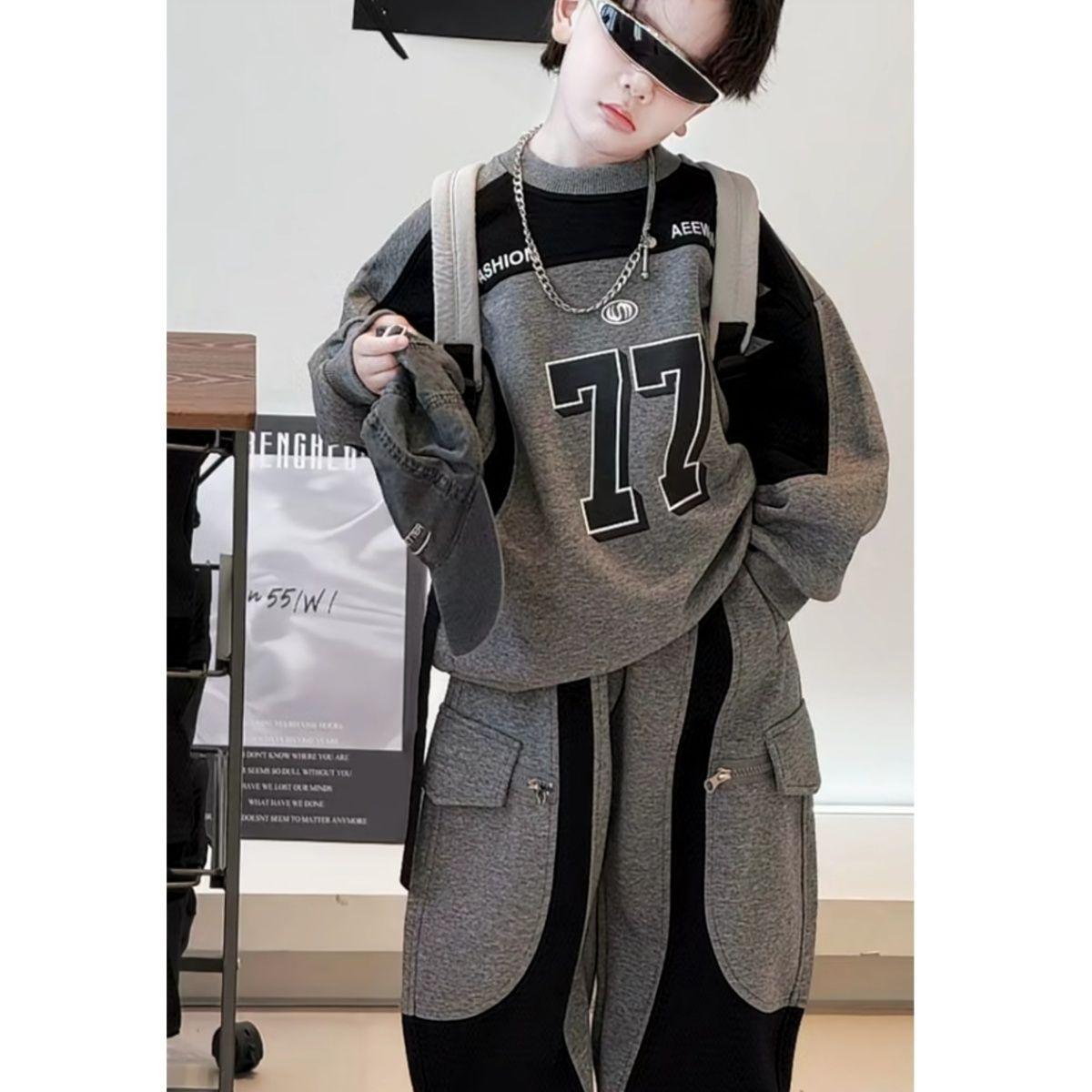 

2025 Boys Stylish Korean Letter Color Block Fleece Two-Piece Set for Autumn/Winter 90cm
