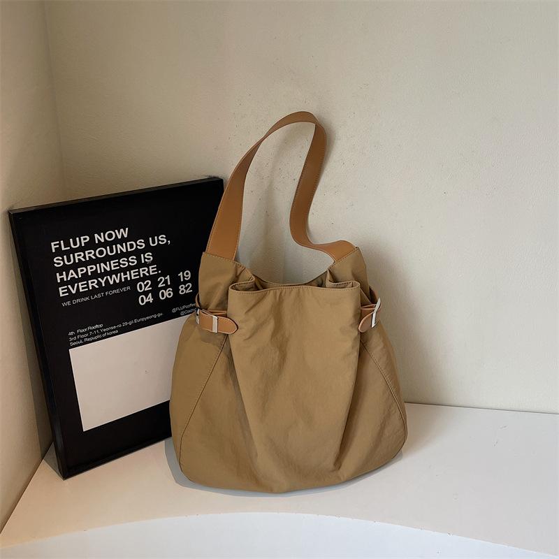 Simple Style, Niche Fashion, Large Capacity Casual Women's Bags, Foreign Style, Personalized Commuting Women's Messenger Tote Bag Tide