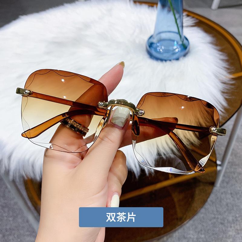 Fashion Tea Gradient Sunglasses Women Ocean Water Cut Trimmed Lens Metal Curved Temples Sun Glasses Female UV400