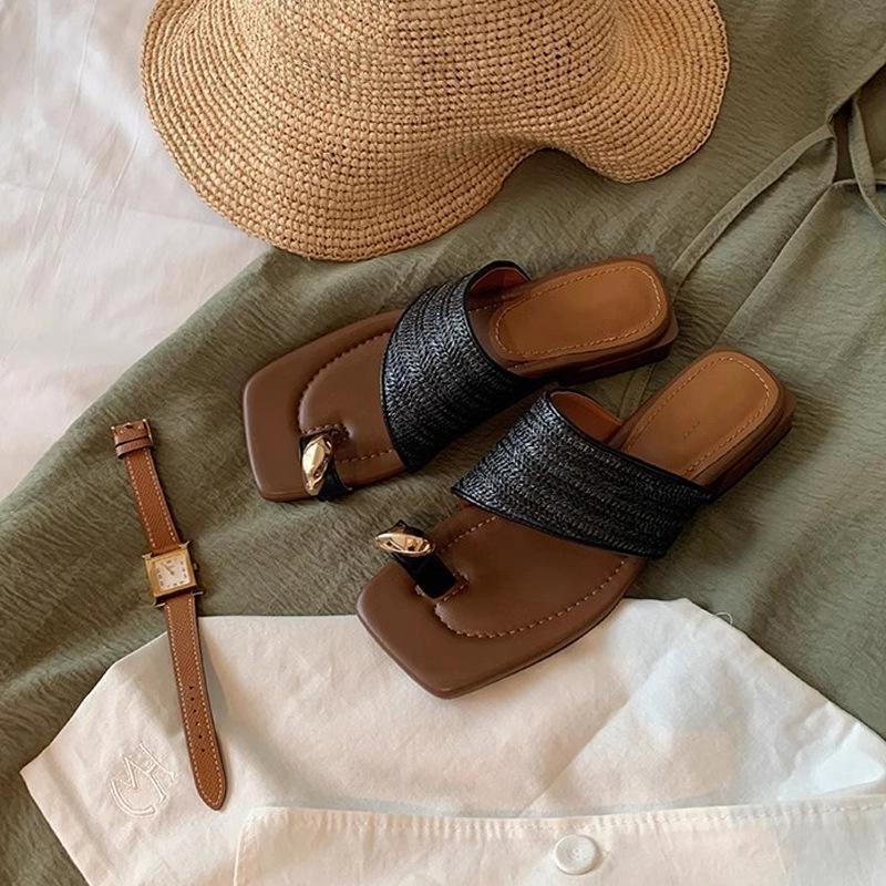 Летний отпускной стиль Металлические клипсы на ногах Темпераментные квадратноголовые плетеные из травы сандалии и шлепанцы Женская уличная обувь 34 чёрный