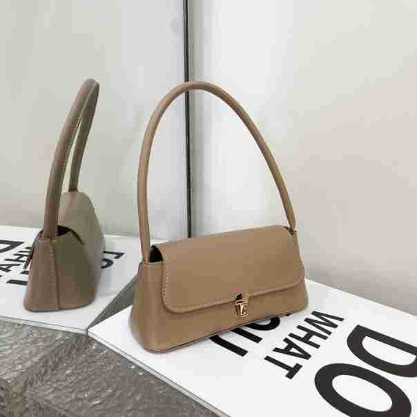 New 2025 Women's Bag Spring Baguette Bag Fashionable Retro Underarm Bag Versatile Atmosphere Portable Temperament Shoulder Bag