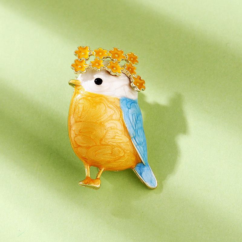 Fashion Cute Flower Wreath Bird Brooch For Women Shiny Rhinestone Cute Animal Brooches Pin Girls Daily Party Scarf Suit Jewelry